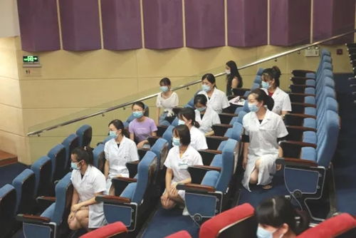 修煉禮儀 服務(wù)患者——羅湖醫(yī)院客服中心綜合服務(wù)能力提升培訓(xùn)班助力優(yōu)質(zhì)服務(wù)