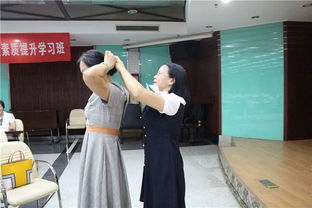 用現(xiàn)代禮儀提升餐廳服務(wù)形象，獻(xiàn)禮70周年華誕